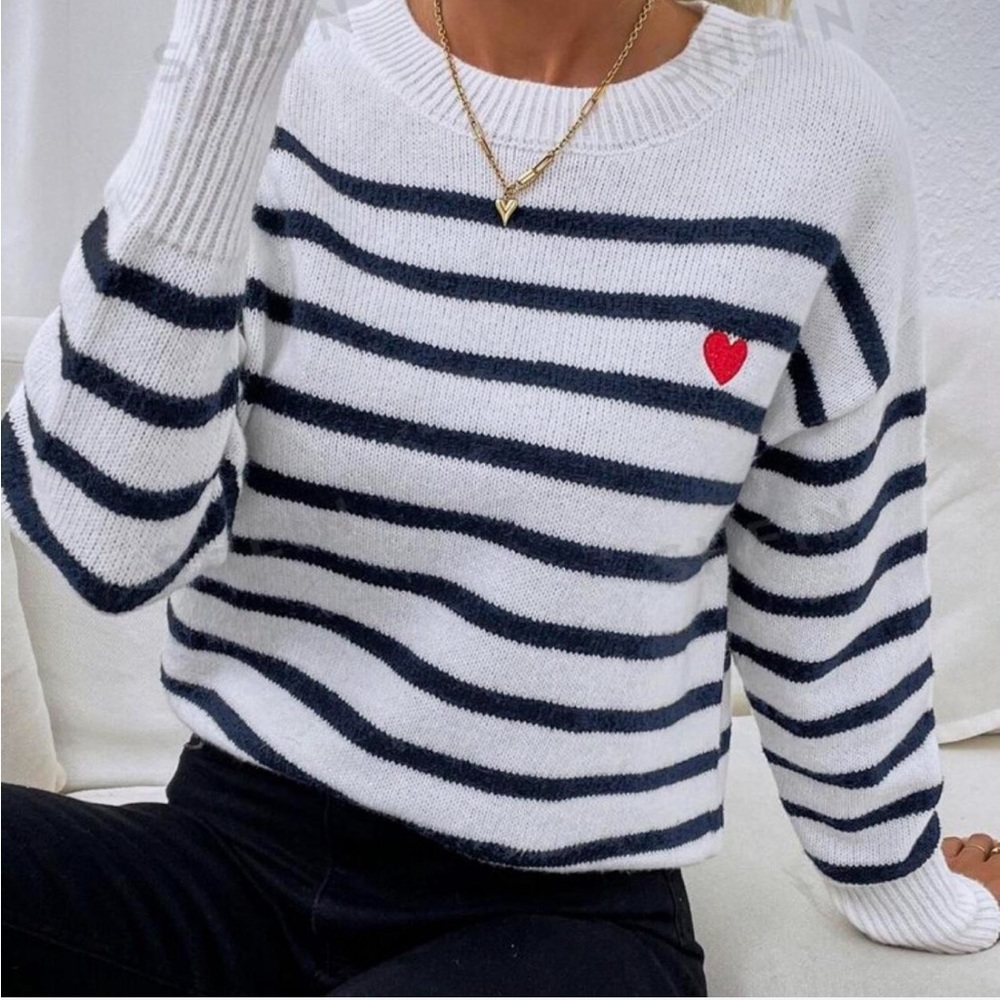 Heart&Striped Pattern Sweater
S(4)Size